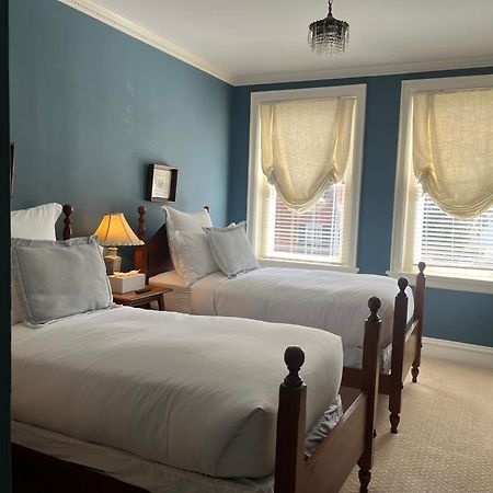 Ironclad Inn And Bourbon Room 弗雷德里克斯堡 外观 照片