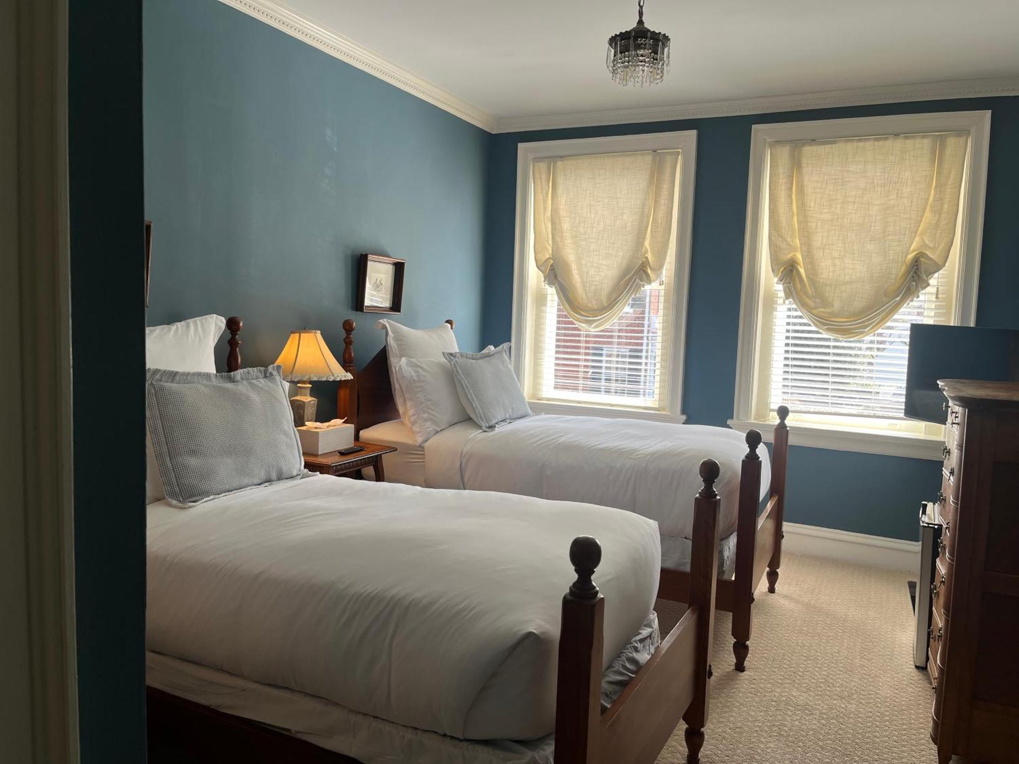 Ironclad Inn And Bourbon Room 弗雷德里克斯堡 外观 照片